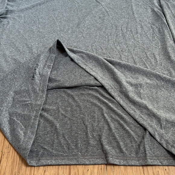 Nike Men’s DriFit Legend Long Sleeve T-Shirt - Picture 6 of 9